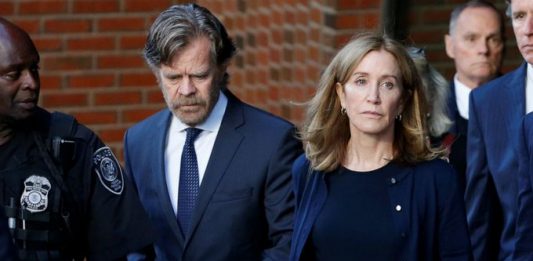 "Huffman ya está lista para cumplir con su condena en prisión ordenada por la juez Indira Talwani, como parte de las penas impuestas por sus acciones", dijo su representante.
