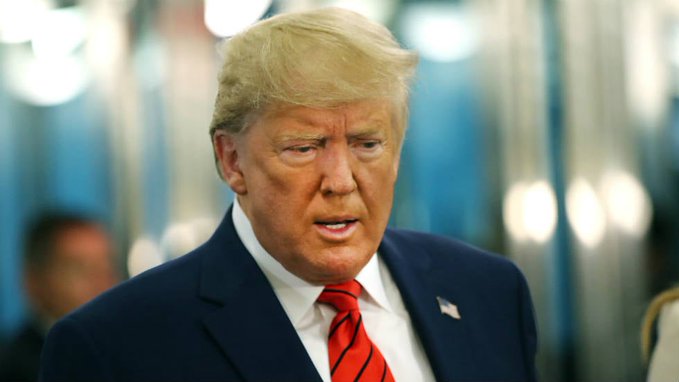 Trump ha sugerido que el legislador demócrata Adam Schiff, presidente del Comité de Inteligencia de la Cámara Baja, fuese juzgado por "traición" y ha criticado sin cesar al informante.