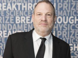 Dos actrices se enfrentan a Harvey Weinstein en un club de Nueva York.