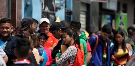 Este estudio muestra que, pese a que los migrantes ganan menos a su llegada al país, sus hijos tienen mayores tasas de movilidad ascendente en el escalafón social.
