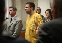 El policía Jason Van Dyke, actualmente condenado y en prisión, quien disparo dieciséis veces contra el joven afroamericano.