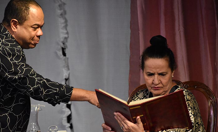 Josean Ortiz y Soledad Lopez en un fotograma de La golondrina.