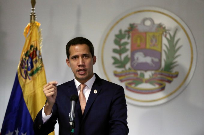 Juan Guaidó aseguró que es "necesario más tiempo" para lograr una "solución negociada" con los tenedores del bono 2020 de la petrolera.