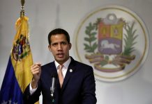 Juan Guaidó aseguró que es "necesario más tiempo" para lograr una "solución negociada" con los tenedores del bono 2020 de la petrolera.