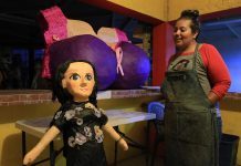 La piñata de Sarita, la polémica hija de José José, ya se vende en México la artesana Silvia Sánchez, artífice de la piñata, contó que la idea era aprovechar la tendencia en redes sociales para reanimar el negocio.