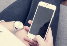 El 43 % de los adolescente latinos declara que "disfrutan mucho" del uso de los medios sociales en línea.