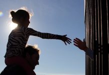 Los indocumentados detenidos en la frontera sur en un año rozan el millón Casi un millón de indocumentados fueron detenidos en los últimos doce meses.