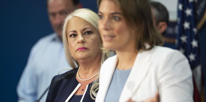 Radican querellas a piloto por negar servicio a alta funcionaria de Puerto Rico.