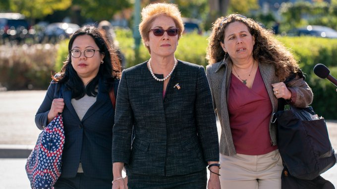 La diplomática Marie Yovanovitch testificó ante los tres comités de la Cámara Baja que desarrollan pesquisas para estudiar si se abre un juicio político contra Trump.