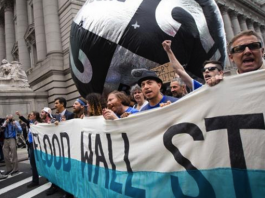 Más de 20 detenidos tras una protesta climática en el toro de Wall Street En total, unas 25 personas fueron detenidas en el área de la Bolsa de Nueva York, según las primeras cifras facilitadas por la Policía a varios medios locales.