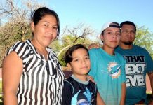 Más de la mitad de familias latinas en California no pueden pagar lo básico En cifras concretas, se anotó que el 52 % de las familias latinas (1,6 millones de personas) de California tiene dificultades para costearse necesidades básicas.