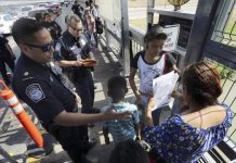 México preocupado por propuesta de EEUU de hacer pruebas de ADN a inmigrantes El pasado 2 de octubre, las autoridades anunciaron que evaluaban practicar pruebas de ADN a todos los inmigrantes que crucen su frontera desde México.