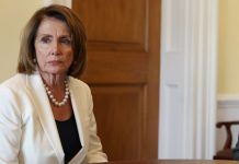 Pelosi acusa a Trump de beneficiar a Rusia en Oriente Medio con sus decisiones "Los rusos son beneficiarios de cualquier suspensión de ayuda a Ucrania, de nuevo Putin se beneficia", dijo Pelosi.