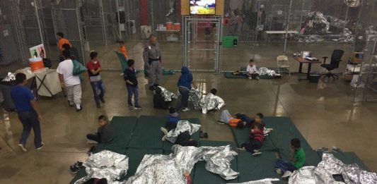 Los defensores de los migrantes advierten que solo en San Diego al menos otra media docena de niños y sus padres están detenidos por CBP desde hace más de 72 horas.