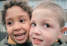 Los resultados mostraron que en general los niños de distintas razas asociaron esa característica a los hombres blancos, más que a las mujeres blancas.