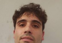 Pistoleros del narcotráfico lanzaron este jueves una oleada violenta de bloqueos y balaceras en la ciudad mexicana de Culiacán entre rumores de la captura de uno de los hijos del narcotraficante Joaquín Guzmán Loera, el "Chapo".