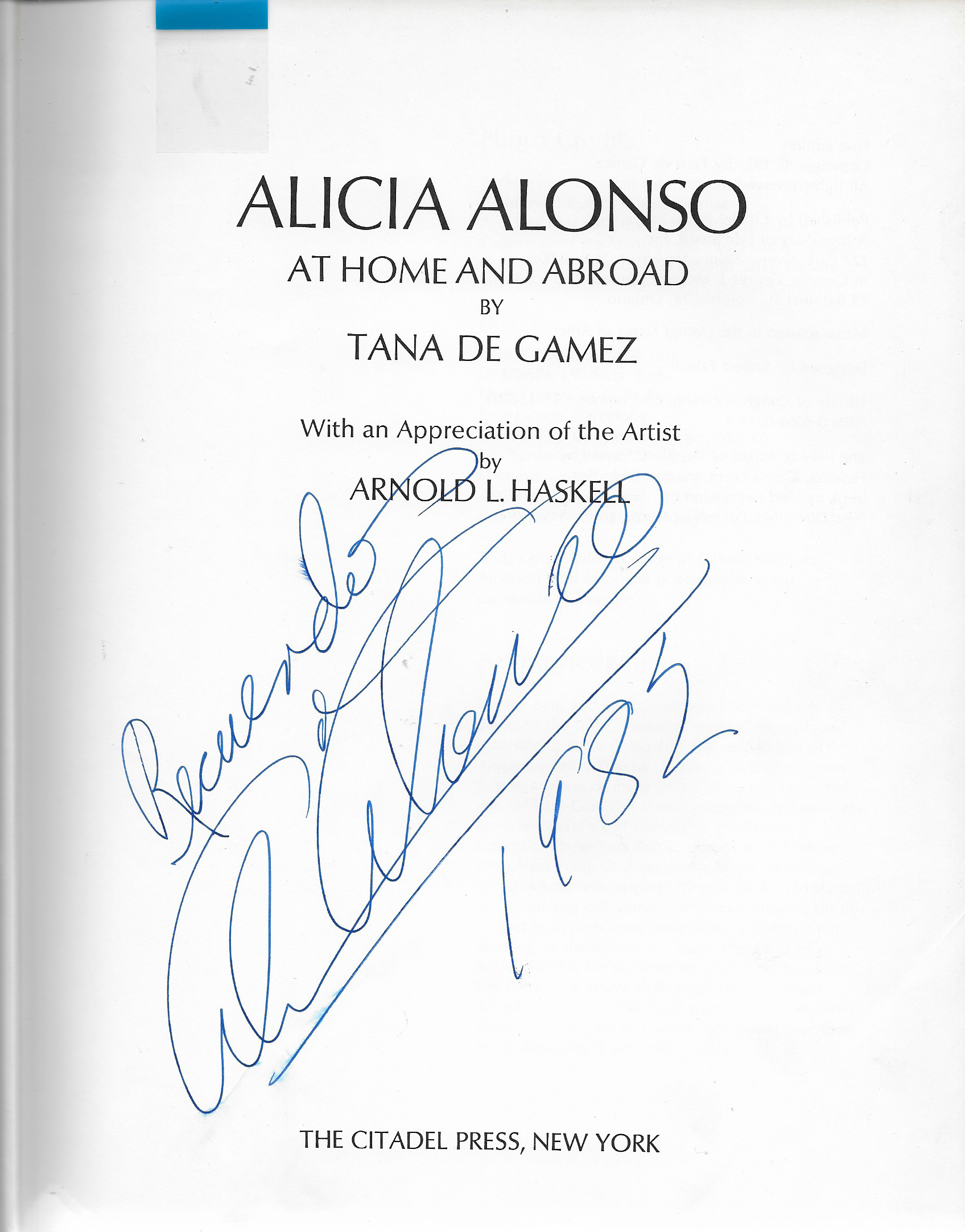 Página interior del libro autobiografico sobre la vida de la la bailarina, títulado Alicia Alonso at Home and Abroad, de Tana de Gámez. Madrid 1982.