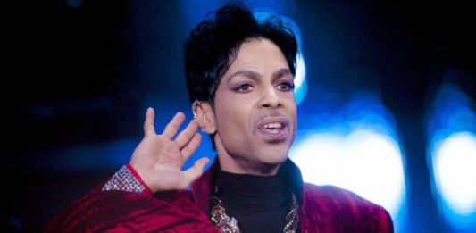 En la imagen, el músico estadounidense Prince. EFE/Balazs Moha/Archivo