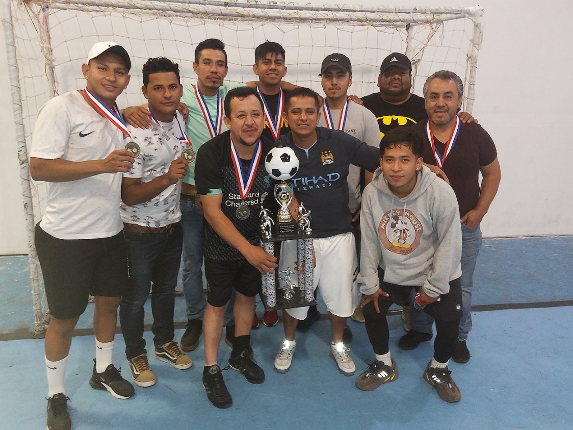 El sexteto del Deportivo Morelos se coron&oacute; 'Flamante' Campe&oacute;n del primer torneo en la modalidad de FutSal organizado por la Fair Play Soccer League/Liga Juego Limpio. (Foto Buki Chapin).