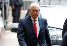 Tillerson niega "engaño" de Exxon Mobil a inversores en juicio en Nueva York Tillerson "supo durante años que las representaciones de la compañía sobre sus costes aproximados eran engañosas".