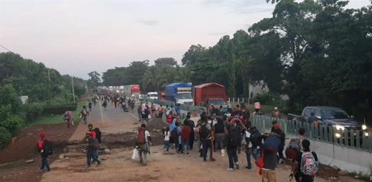 Se estima que la caravana salió a pie sobre las 5.00 hora local y que está conformada por salvadoreños, cubanos, haitianos y algunos africanos.