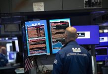 El presidente, Donald Trump, culpo de este comportamiento de la economía a la Reserva Federal (Fed) por la excesiva "fortaleza" del dólar.