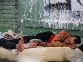 Los Ángeles declara emergencia para lidiar con la indigencia Un nuevo análisis independiente sobre la salud de los indigentes en el condado de Los Ángeles reveló este lunes que el porcentaje de los que tienen enfermedades mentales, discapacidades físicas o sufren de abusos de drogas es mucho más alto