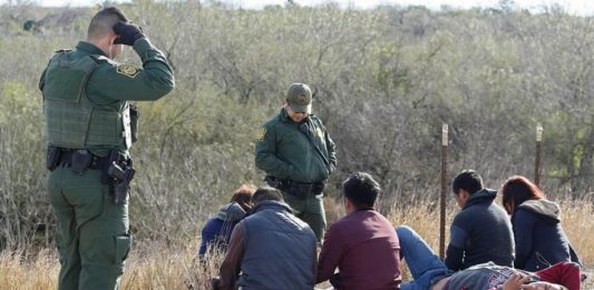 Las autoridades practicarán pruebas de ADN a todos los inmigrantes que crucen su frontera desde México y que estén bajo su custodia cuando entre en vigor una regulación próximamente