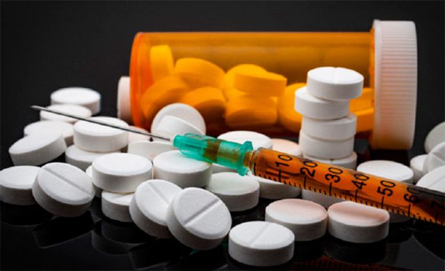 opioides La Junta Escolar del condado de Miami-Dade demandó judicialmente a una docena de fabricantes y distribuidores de medicamentos opiáceos en busca de una compensación económica