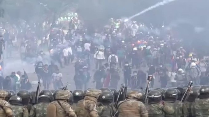 Bolivia vive una nueva fase de su crisis pol&iacute;tica y social desde que los militares forzaron el pasado domingo la renuncia del hasta entonces presidente, Evo Morales.