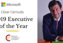 El presidente de Microsoft para América Latina, César Cernuda, y el banco Abanca recibieron los premios Ponce de León.