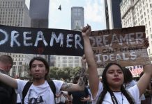 Datos del Servicio de Ciudadanía e Inmigración (USCIS) indican que hasta marzo de 2017 unos 787.580 jóvenes indocumentados habían sido aceptados en este programa.