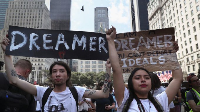 Datos del Servicio de Ciudadanía e Inmigración (USCIS) indican que hasta marzo de 2017 unos 787.580 jóvenes indocumentados habían sido aceptados en este programa.