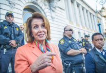 "Para mí es un privilegio acompañar a España a una delegación de alto nivel del Congreso para combatir la amenaza existencial de nuestro tiempo: la crisis climática", dijo Pelosi.