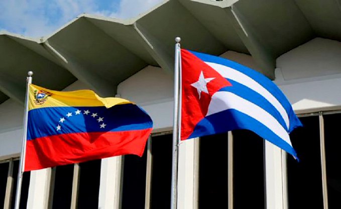 Asimismo, ha apuntado a la principal fuente de ingresos de Venezuela, el petr&oacute;leo, con sanciones contundentes contra la petrolera estatal PDVSA.