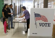 El electorado latino en Florida da la espalda a Trump La encuesta revela que un 48 % de los hispanos de Florida desaprueba a Trump, un 31 % lo aprueba y un 22 % no sabe o no contesta.