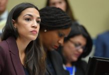 El fulgurante ascenso de Alexandria Ocasio-Cortez al olimpo de los héroes pop El "muñeco pop" de AOC ya se ha convertido en una de las cinco piezas con más tirón de su colección junto a la del expresidente Barack Obama.