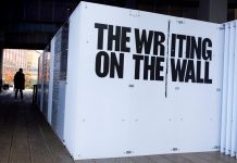 El talento y la humanidad encerrado en las prisiones ve la luz en Manhattan La muestra, titulada "The Writing on the Wall", que el público puede ver desde este jueves hasta el próximo 10 de noviembre.