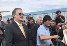 Según el relato del canciller, hicieron un primer intento de vuelo a Bolivia pero les dijeron que el permiso obtenido "ya no era válido".