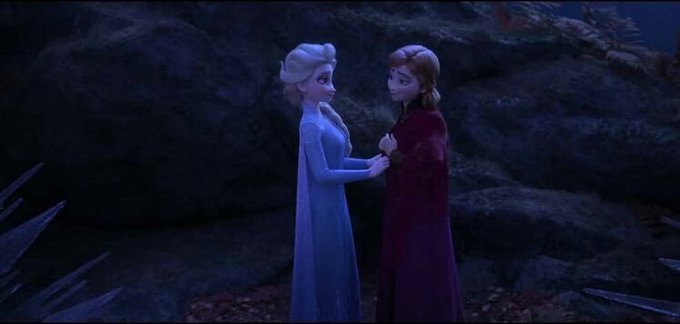 "Frozen II" comienza con Elsa escuchando una voz en su cabeza, lo que la llevar&aacute; a emprender una nueva aventura junto a su hermana Anna.