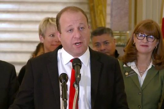 Colorado facilitará por decreto la integración de inmigrantes y refugiados El propósito de la iniciativa, denominada "Nuevos Estadounidenses", es "examinar los obstáculos que impiden el éxito de la población inmigrante de Colorado.