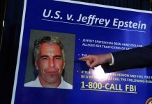 Arrestan a dos guardias que vigilaban la celda donde se suicidó Epstein los empleados del Buró de Prisiones fueron arrestados por cargos relacionados con el incumplimiento de sus deberes.