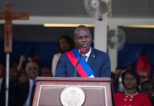 Haitiano-estadounidense se declarará culpable en Miami en el caso del magnicidio de Moise Decenas de personas respondieron este viernes al llamado de grupos y partidos opositores y se reunieron frente a la Embajada de Estados Unidos en Puerto Príncipe para pedirle a Donald Trump que retire su apoyo al presidente haitiano, Jovenel Moise.