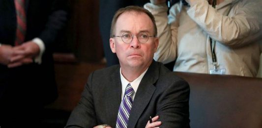 Mulvaney cometió un sonado error al reconocer ante la prensa que Trump retuvo la asistencia militar a Ucrania.