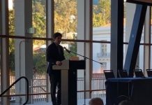 Kevin De León asegura que las políticas racistas que usan a los indocumentados como chivo expiatorio "tienen un costo negativo a largo plazo".