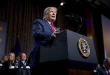 "Desde que China entró en la Organización Mundial de Comercio en 2001, nadie ha manipulado mejor o se ha aprovechado más de Estados Unidos", dijo.