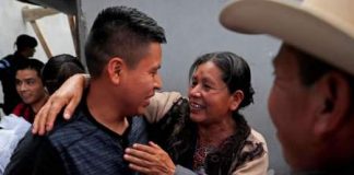 La familia guatemalteca, los padres y cinco hijos, todos menores de edad, huyeron de su país después de que la mayor de los hijos, de 17 años, fue violada y amenazada de muerte.