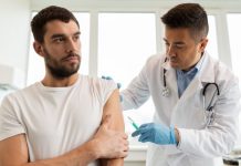 Vacuna “gratuita” contra la gripe tiene un costo sorprendentemente alto La Ley de Cuidado de Salud a Bajo Precio (ACA) requiere que las aseguradoras cubran todas las vacunas recomendadas por el gobierno federal sin costo para los pacientes.