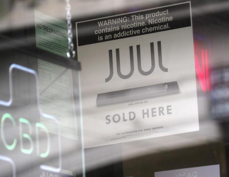 juul vendedor de cigarrillos eléctronicos La firma de cigarrillos electrónicos Juul anunció este jueves que dejará de vender cartuchos con sabor a menta en Estados Unidos