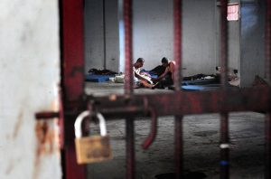 Una veintena de indocumentados cubanos detenidos en centros de detención de Nuevo México han sido encarcelados en solitario por realizar huelgas de hambre y denunciar el trato "inhumano" que reciben